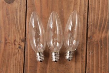 フランスビンテージ　透かし意匠が美しい!きめ細かい装飾のシャンデリア(3灯、天井照明、吊り下げ照明)