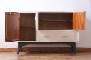 ペイント家具　北欧ビンテージ　G-PLAN(ジープラン)　Brandon(ブランドン)　柔らかな雰囲気漂うレトロモダンなサイドボード(収納棚、戸棚)