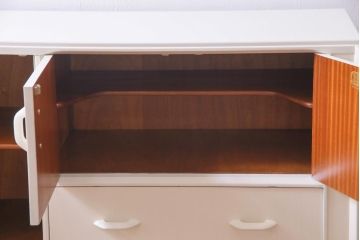 ペイント家具　北欧ビンテージ　G-PLAN(ジープラン)　Brandon(ブランドン)　柔らかな雰囲気漂うレトロモダンなサイドボード(収納棚、戸棚)