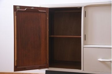 ペイント家具　北欧ビンテージ　G-PLAN(ジープラン)　Brandon(ブランドン)　柔らかな雰囲気漂うレトロモダンなサイドボード(収納棚、戸棚)