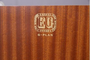 ペイント家具　北欧ビンテージ　G-PLAN(ジープラン)　Brandon(ブランドン)　柔らかな雰囲気漂うレトロモダンなサイドボード(収納棚、戸棚)