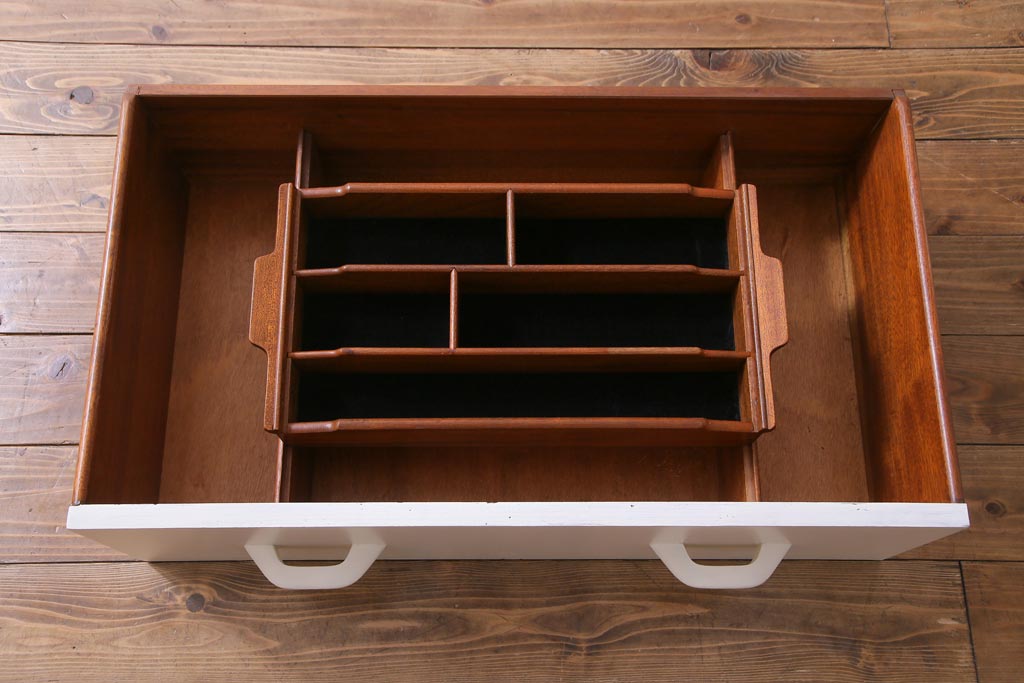 ペイント家具　北欧ビンテージ　G-PLAN(ジープラン)　Brandon(ブランドン)　柔らかな雰囲気漂うレトロモダンなサイドボード(収納棚、戸棚)