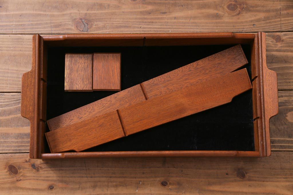 ペイント家具　北欧ビンテージ　G-PLAN(ジープラン)　Brandon(ブランドン)　柔らかな雰囲気漂うレトロモダンなサイドボード(収納棚、戸棚)