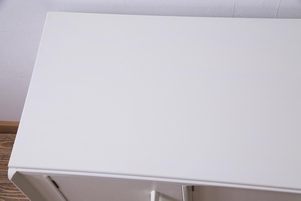 ペイント家具　北欧ビンテージ　G-PLAN(ジープラン)　Brandon(ブランドン)　柔らかな雰囲気漂うレトロモダンなサイドボード(収納棚、戸棚)