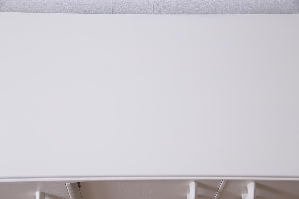 ペイント家具　北欧ビンテージ　G-PLAN(ジープラン)　Brandon(ブランドン)　柔らかな雰囲気漂うレトロモダンなサイドボード(収納棚、戸棚)