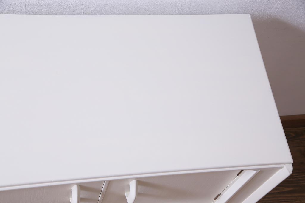 ペイント家具　北欧ビンテージ　G-PLAN(ジープラン)　Brandon(ブランドン)　柔らかな雰囲気漂うレトロモダンなサイドボード(収納棚、戸棚)