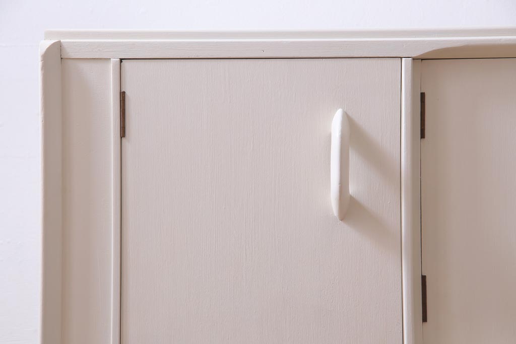 ペイント家具　北欧ビンテージ　G-PLAN(ジープラン)　Brandon(ブランドン)　柔らかな雰囲気漂うレトロモダンなサイドボード(収納棚、戸棚)