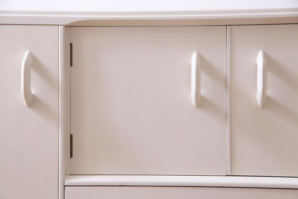 ペイント家具　北欧ビンテージ　G-PLAN(ジープラン)　Brandon(ブランドン)　柔らかな雰囲気漂うレトロモダンなサイドボード(収納棚、戸棚)
