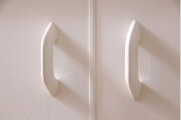 ペイント家具　北欧ビンテージ　G-PLAN(ジープラン)　Brandon(ブランドン)　柔らかな雰囲気漂うレトロモダンなサイドボード(収納棚、戸棚)