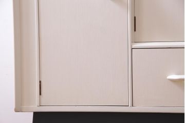 ペイント家具　北欧ビンテージ　G-PLAN(ジープラン)　Brandon(ブランドン)　柔らかな雰囲気漂うレトロモダンなサイドボード(収納棚、戸棚)