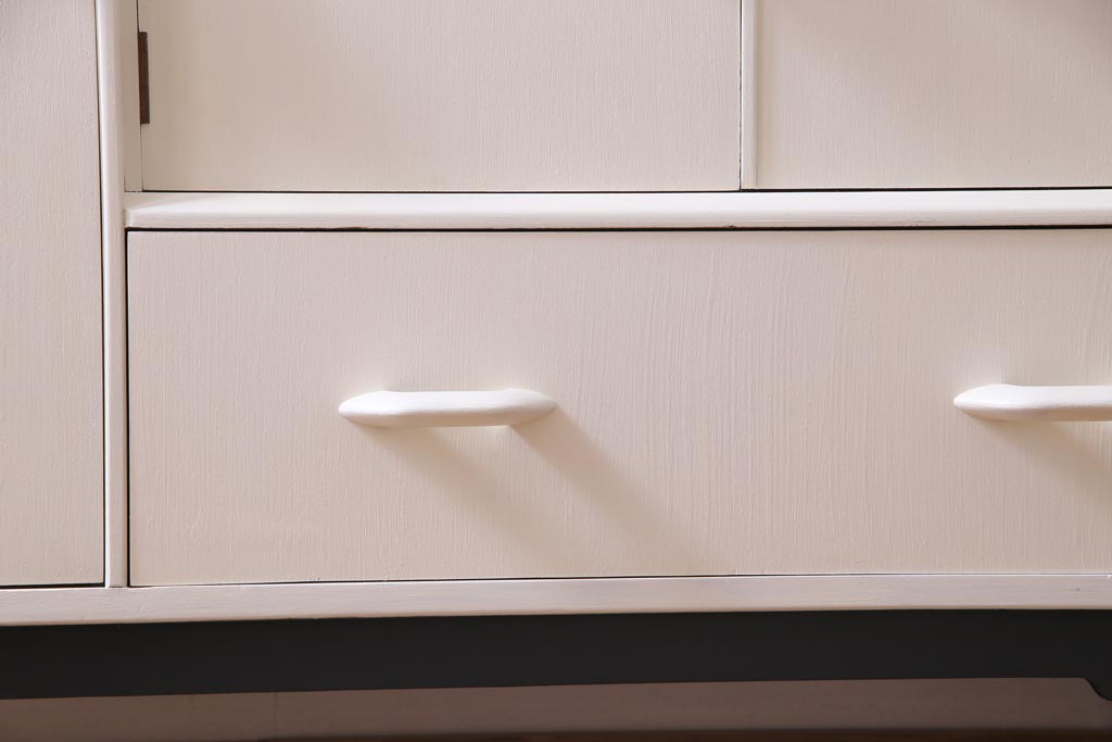 ペイント家具　北欧ビンテージ　G-PLAN(ジープラン)　Brandon(ブランドン)　柔らかな雰囲気漂うレトロモダンなサイドボード(収納棚、戸棚)