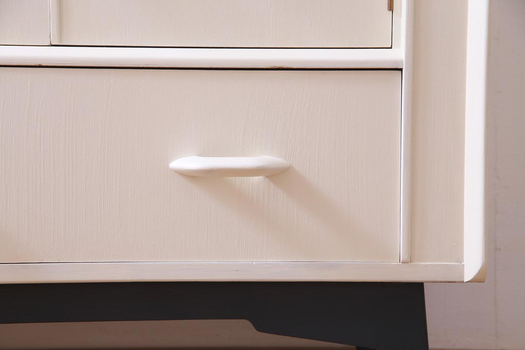 ペイント家具　北欧ビンテージ　G-PLAN(ジープラン)　Brandon(ブランドン)　柔らかな雰囲気漂うレトロモダンなサイドボード(収納棚、戸棚)