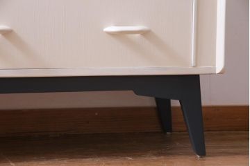 ペイント家具　北欧ビンテージ　G-PLAN(ジープラン)　Brandon(ブランドン)　柔らかな雰囲気漂うレトロモダンなサイドボード(収納棚、戸棚)