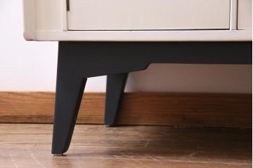 ペイント家具　北欧ビンテージ　G-PLAN(ジープラン)　Brandon(ブランドン)　柔らかな雰囲気漂うレトロモダンなサイドボード(収納棚、戸棚)