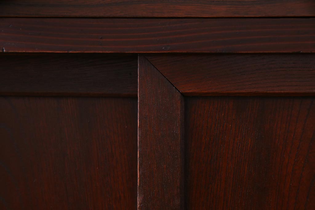 アンティーク家具　古民具　前面ケヤキ材　漆塗り　立体感のある丸金具が個性的な松本帳場箪笥(引き出し、戸棚)