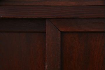 アンティーク家具　古民具　前面ケヤキ材　漆塗り　立体感のある丸金具が個性的な松本帳場箪笥(引き出し、戸棚)