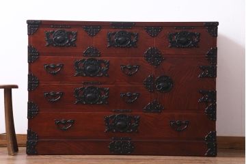 中古　岩谷堂箪笥　400四尺整理白鳥　巾着金具　重厚感と品格を兼ね備えた衣装箪笥(整理ダンス)(定価約48万円)