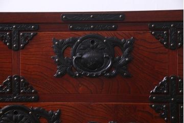中古　岩谷堂箪笥　400四尺整理白鳥　巾着金具　重厚感と品格を兼ね備えた衣装箪笥(整理ダンス)(定価約48万円)