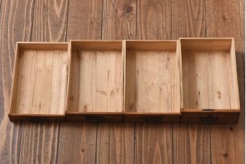 レトロ家具　昭和レトロ　桐材　真鍮金具　櫛型の引手が味のあるシンプルな小引き出し(小物収納)(2)