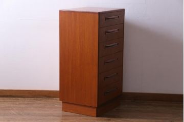 ヴィンテージ家具　北欧ビンテージ　G-PLAN(ジープラン)　取っ手の形が個性的なサイドチェスト(引き出し、ドロワー)