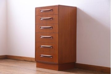 ヴィンテージ家具　北欧ビンテージ　G-PLAN(ジープラン)　取っ手の形が個性的なサイドチェスト(引き出し、ドロワー)