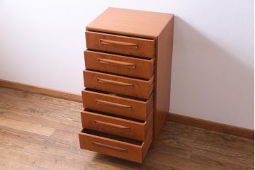 ヴィンテージ家具　北欧ビンテージ　G-PLAN(ジープラン)　取っ手の形が個性的なサイドチェスト(引き出し、ドロワー)