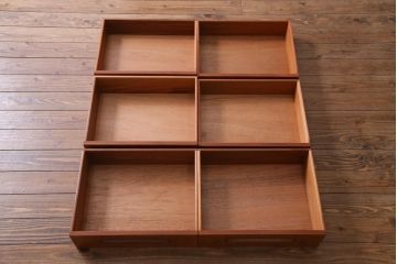 ヴィンテージ家具　北欧ビンテージ　G-PLAN(ジープラン)　取っ手の形が個性的なサイドチェスト(引き出し、ドロワー)