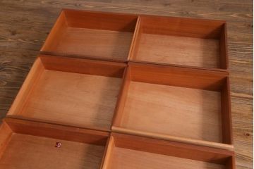 ヴィンテージ家具　北欧ビンテージ　G-PLAN(ジープラン)　取っ手の形が個性的なサイドチェスト(引き出し、ドロワー)