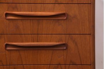 ヴィンテージ家具　北欧ビンテージ　G-PLAN(ジープラン)　取っ手の形が個性的なサイドチェスト(引き出し、ドロワー)