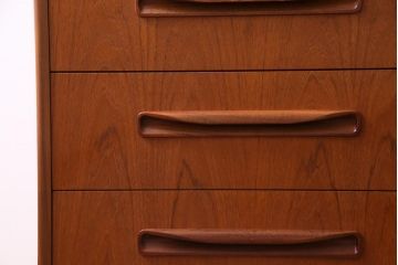 ヴィンテージ家具　北欧ビンテージ　G-PLAN(ジープラン)　取っ手の形が個性的なサイドチェスト(引き出し、ドロワー)