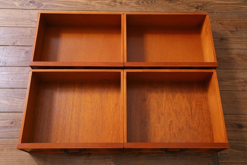 中古　イギリス輸入家具　エドワーディアン様式　存在感のある4枚扉のブックケース(キャビネット、飾り棚、本箱)