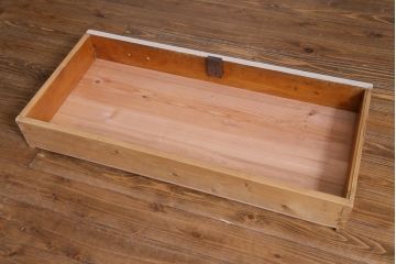 アンティーク家具　フランスアンティーク　扉が個性的なパイン材製のペイント食器棚(収納棚)