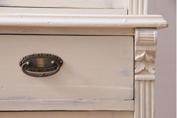 アンティーク家具　フランスアンティーク　扉が個性的なパイン材製のペイント食器棚(収納棚)