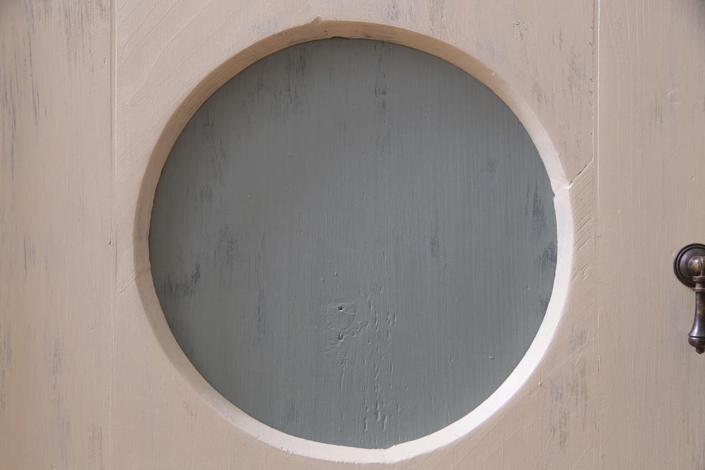 アンティーク家具　フランスアンティーク　扉が個性的なパイン材製のペイント食器棚(収納棚)