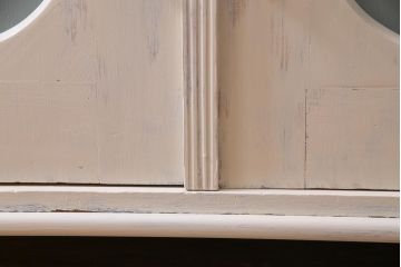 アンティーク家具　フランスアンティーク　扉が個性的なパイン材製のペイント食器棚(収納棚)