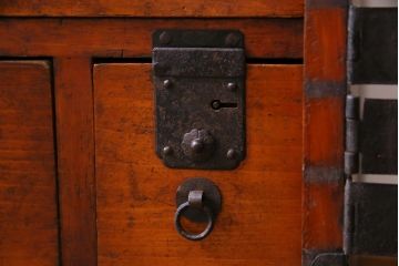 アンティーク家具　和製アンティーク　リメイク　渋い風合いの鉄脚付箪笥リビングボード(ローボード、和タンス)