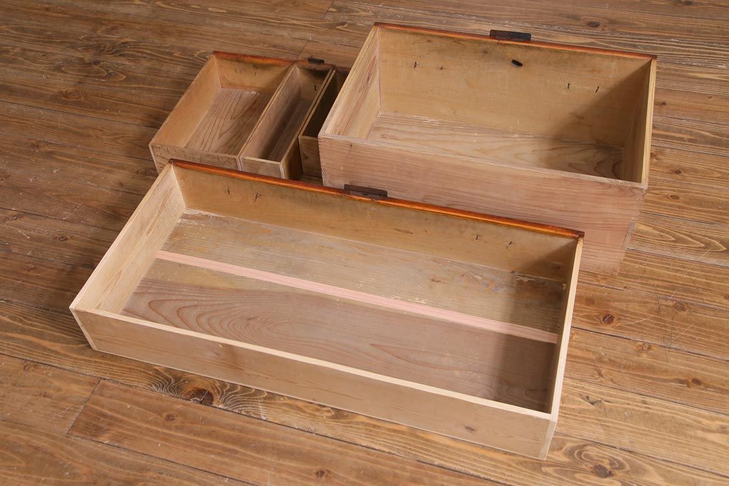 アンティーク家具　和製アンティーク　リメイク　渋い風合いの鉄脚付箪笥リビングボード(ローボード、和タンス)