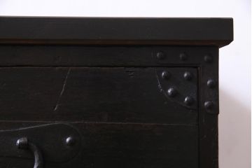 アンティーク家具　明治期　鉄脚リメイク　インダストリアルな雰囲気漂う箪笥ローボード(リビングボード、チェスト)です。