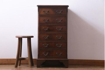 ヴィンテージ家具　イギリスビンテージ　マホガニー材　クラシカルな取っ手がおしゃれな縦型チェスト(サイドチェスト、引き出し)
