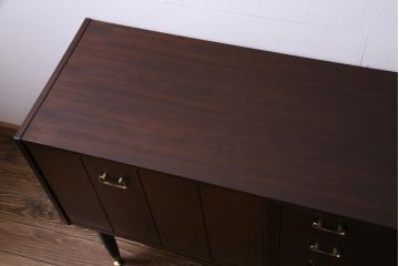 イギリスビンテージ　北欧家具　G-PLAN(ジープラン)　品のある大人の雰囲気漂うBBシリーズのサイドボード(収納棚、引き出し、リビングボード)