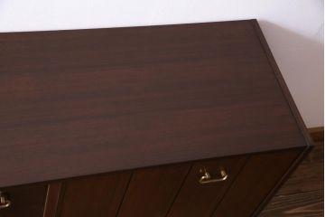 イギリスビンテージ　北欧家具　G-PLAN(ジープラン)　品のある大人の雰囲気漂うBBシリーズのサイドボード(収納棚、引き出し、リビングボード)