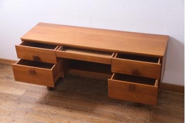 ヴィンテージ家具　北欧ビンテージ　チーク材　木のぬくもり感じるスクエアモチーフのワークデスク(両袖机、在宅ワーク、在宅用)