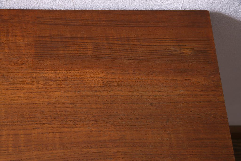 ヴィンテージ家具　北欧ビンテージ　チーク材　木のぬくもり感じるスクエアモチーフのワークデスク(両袖机、在宅ワーク、在宅用)