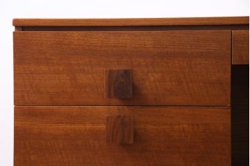 ヴィンテージ家具　北欧ビンテージ　チーク材　木のぬくもり感じるスクエアモチーフのワークデスク(両袖机、在宅ワーク、在宅用)