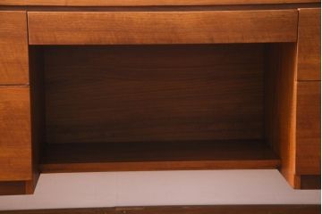 ヴィンテージ家具　北欧ビンテージ　チーク材　木のぬくもり感じるスクエアモチーフのワークデスク(両袖机、在宅ワーク、在宅用)