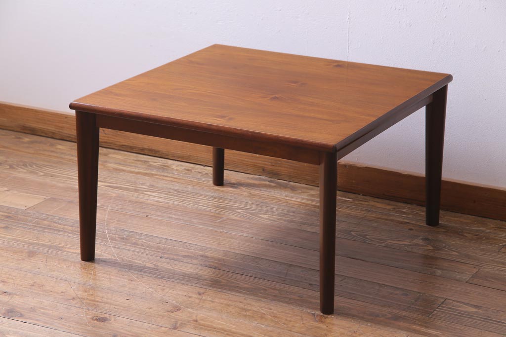 ヴィンテージ家具　北欧ビンテージ　デンマーク　TRIOH社　チーク材　ぬくもり感じる木肌が魅力的なセンターテーブル(ローテーブル)