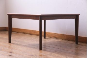 ヴィンテージ家具　北欧ビンテージ　デンマーク　TRIOH社　チーク材　ぬくもり感じる木肌が魅力的なセンターテーブル(ローテーブル)