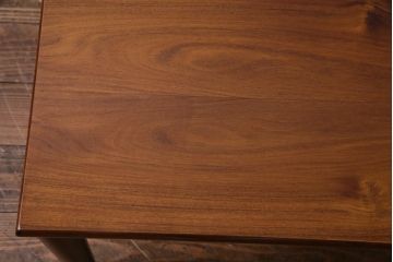 ヴィンテージ家具　北欧ビンテージ　デンマーク　TRIOH社　チーク材　ぬくもり感じる木肌が魅力的なセンターテーブル(ローテーブル)