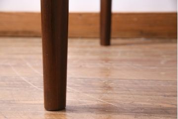 ヴィンテージ家具　北欧ビンテージ　デンマーク　TRIOH社　チーク材　ぬくもり感じる木肌が魅力的なセンターテーブル(ローテーブル)