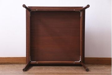 ヴィンテージ家具　北欧ビンテージ　デンマーク　TRIOH社　チーク材　ぬくもり感じる木肌が魅力的なセンターテーブル(ローテーブル)